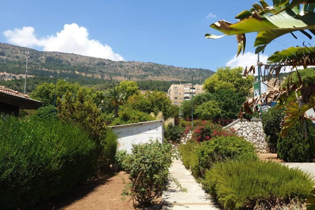 דירת אירוח כפרי בלב קריית שמונה Apartamento Exterior foto