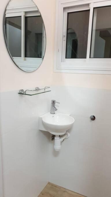 דירת אירוח כפרי בלב קריית שמונה Apartamento Exterior foto